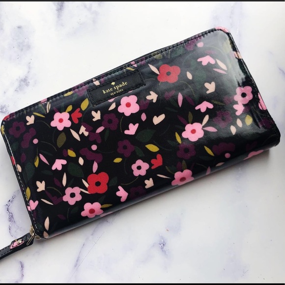 kate spade Handbags - Kate Spade Large Floral Continental Wallet🌸💞